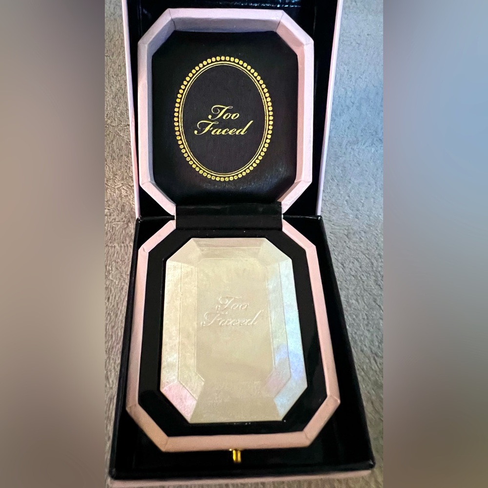 Too Faced Diamond Light Highlighter